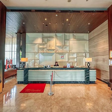 Swiss-Belinn Karawang Esterno foto