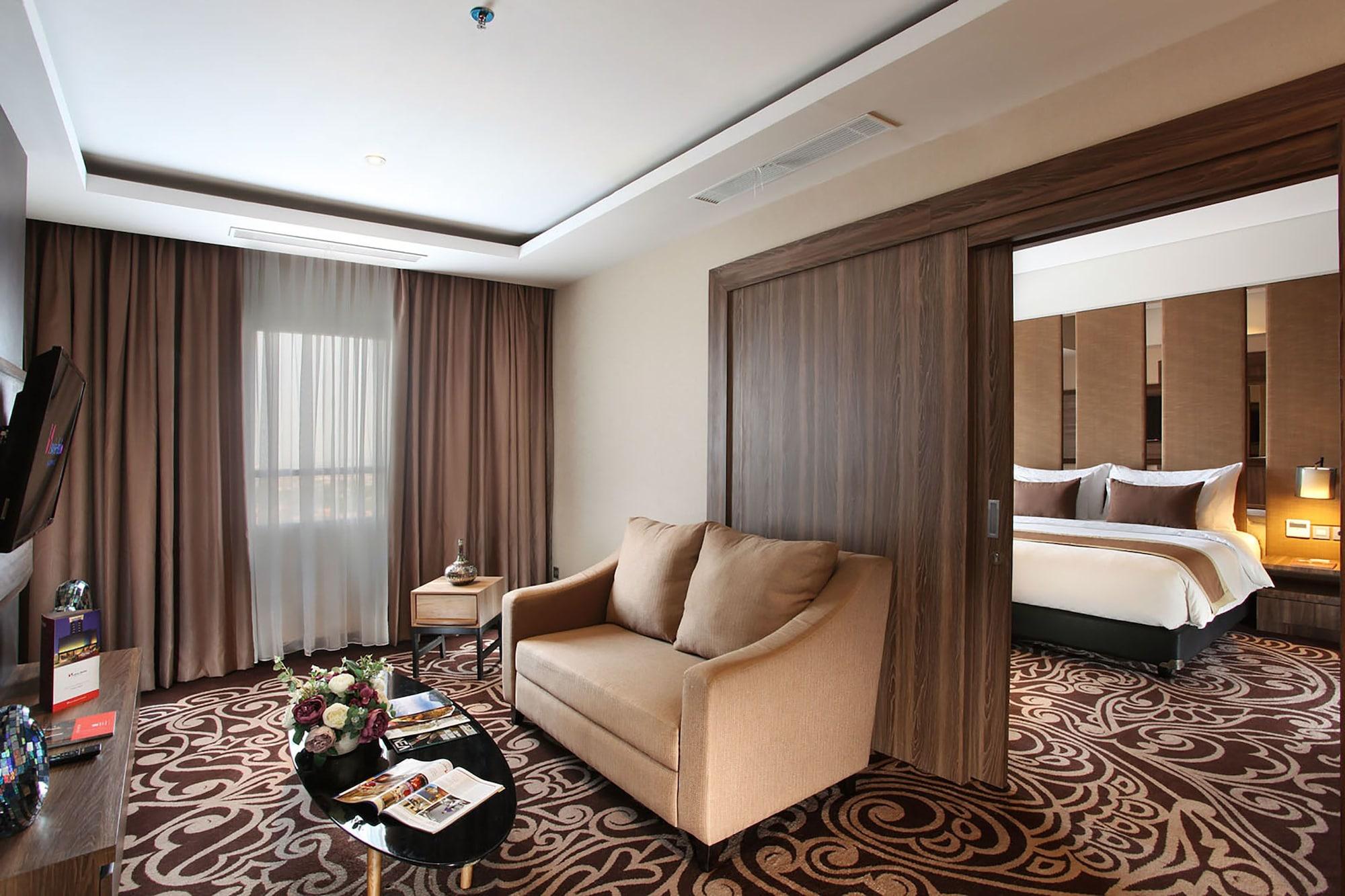 Swiss-Belinn Karawang Esterno foto