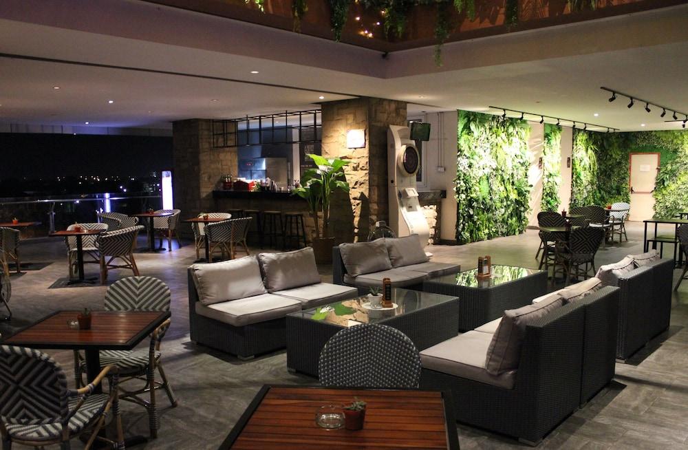 Swiss-Belinn Karawang Esterno foto