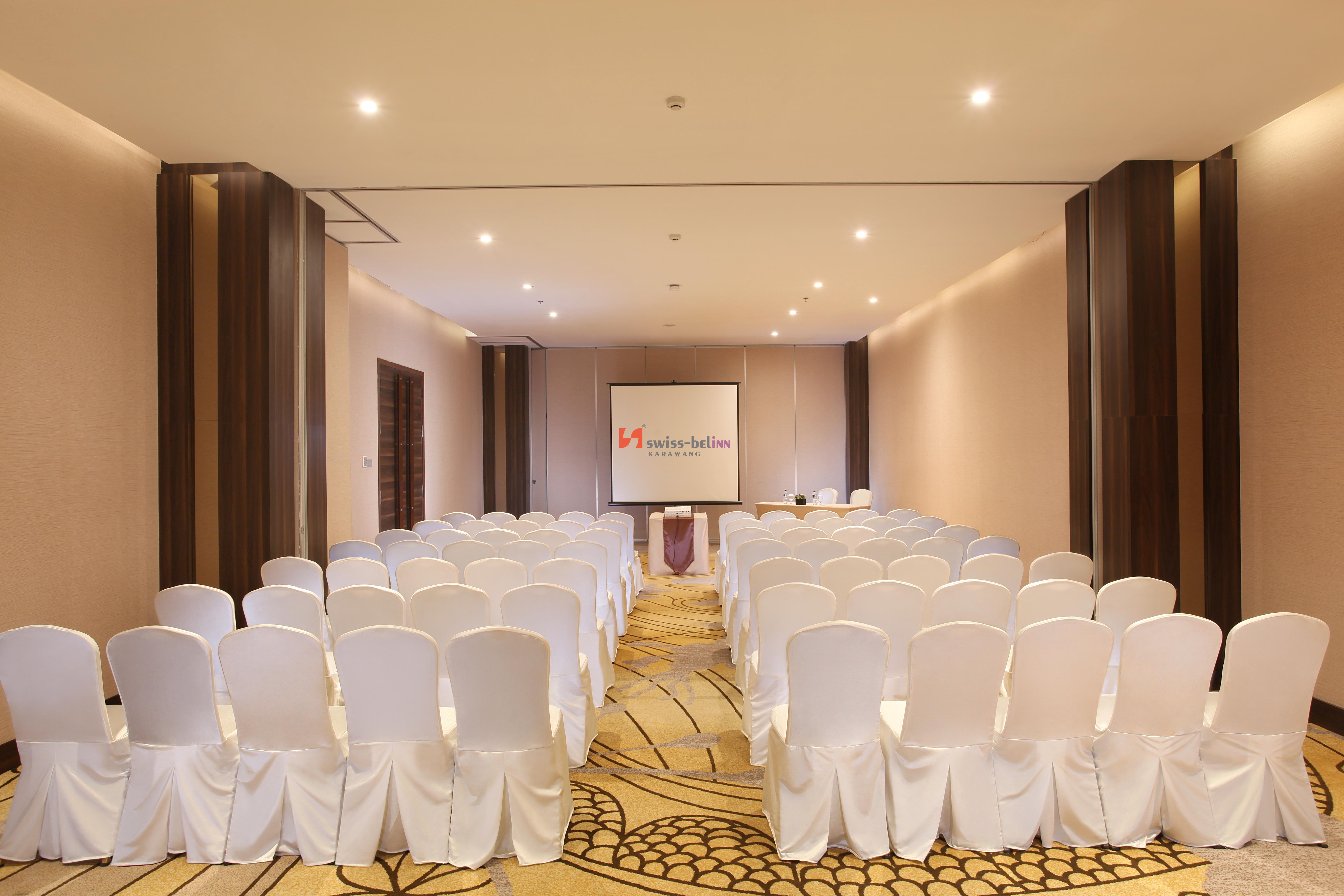 Swiss-Belinn Karawang Esterno foto