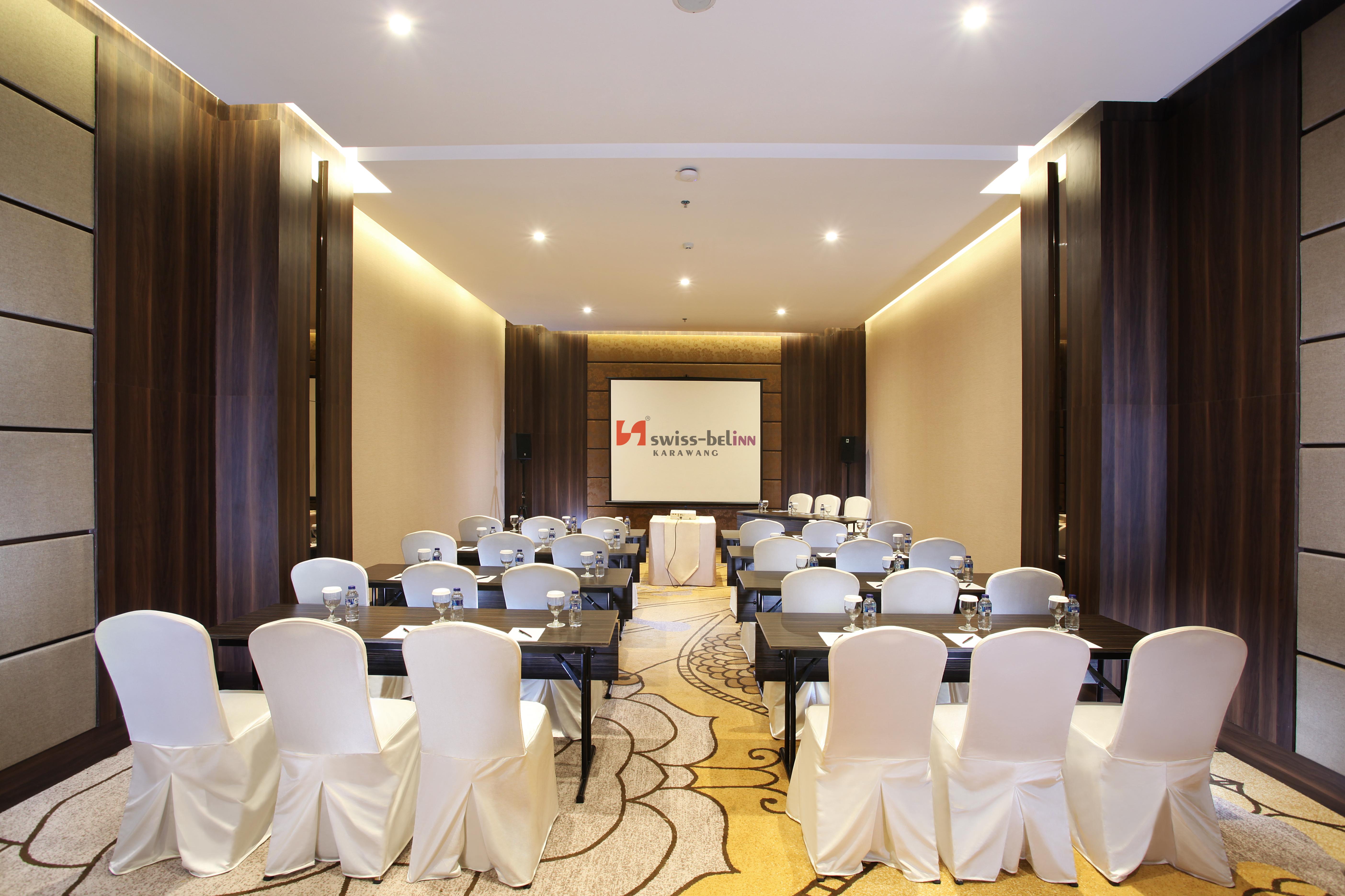 Swiss-Belinn Karawang Esterno foto