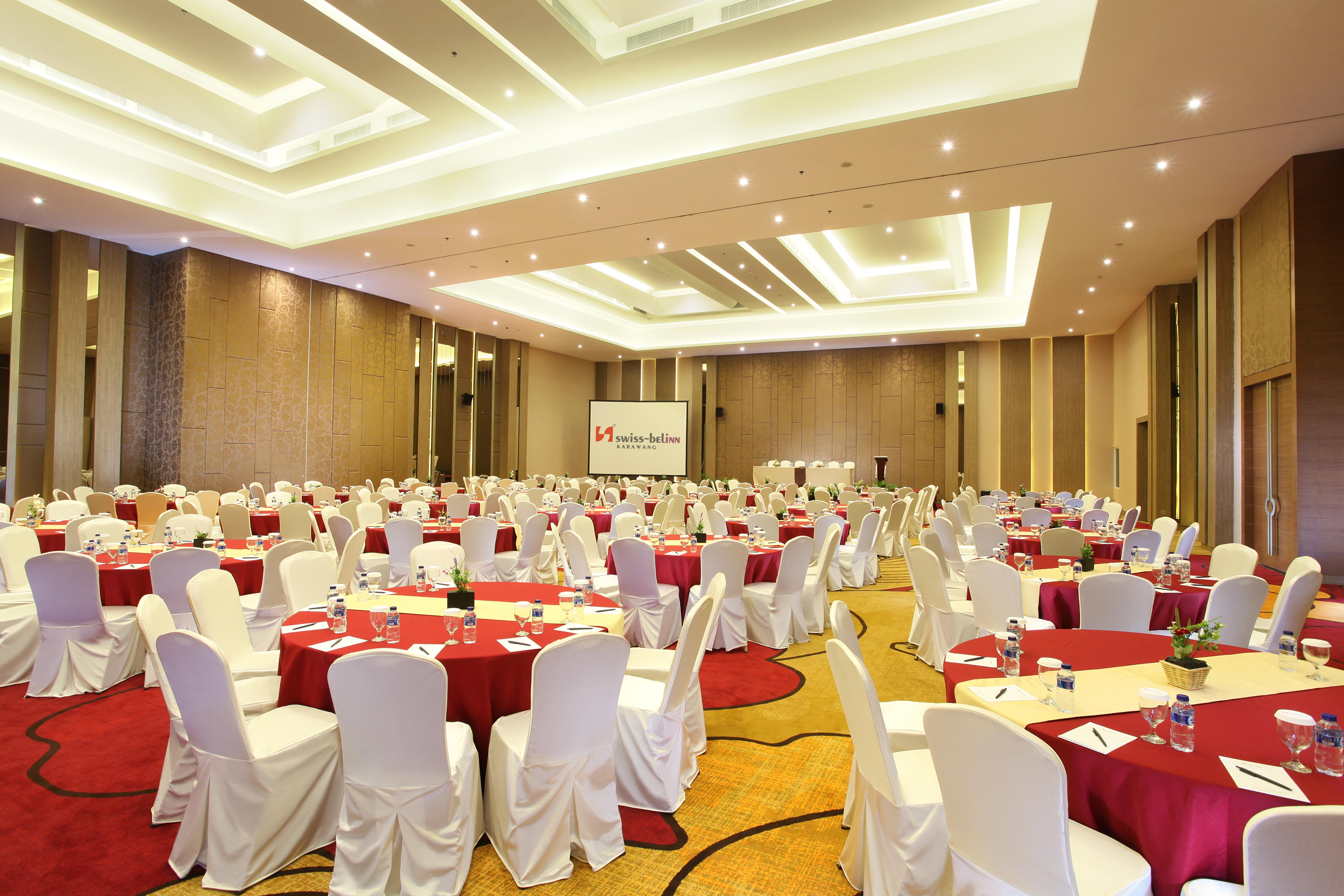 Swiss-Belinn Karawang Esterno foto