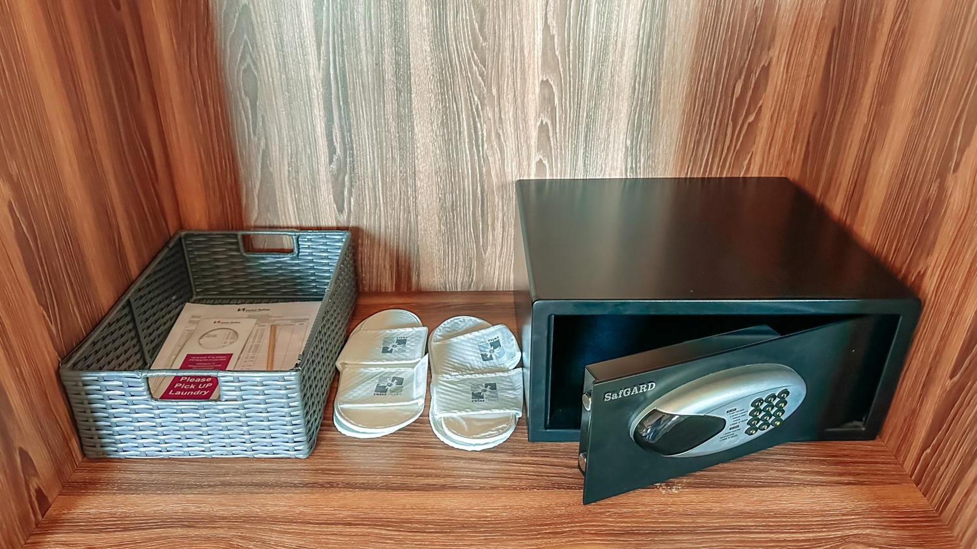 Swiss-Belinn Karawang Esterno foto