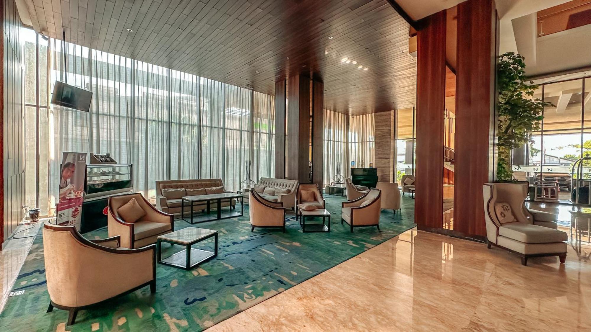 Swiss-Belinn Karawang Esterno foto