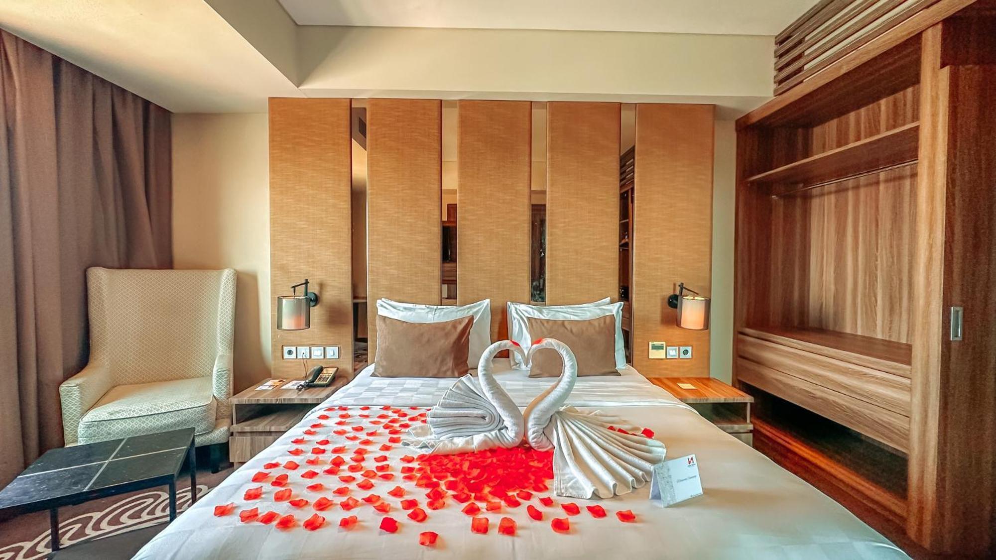 Swiss-Belinn Karawang Esterno foto