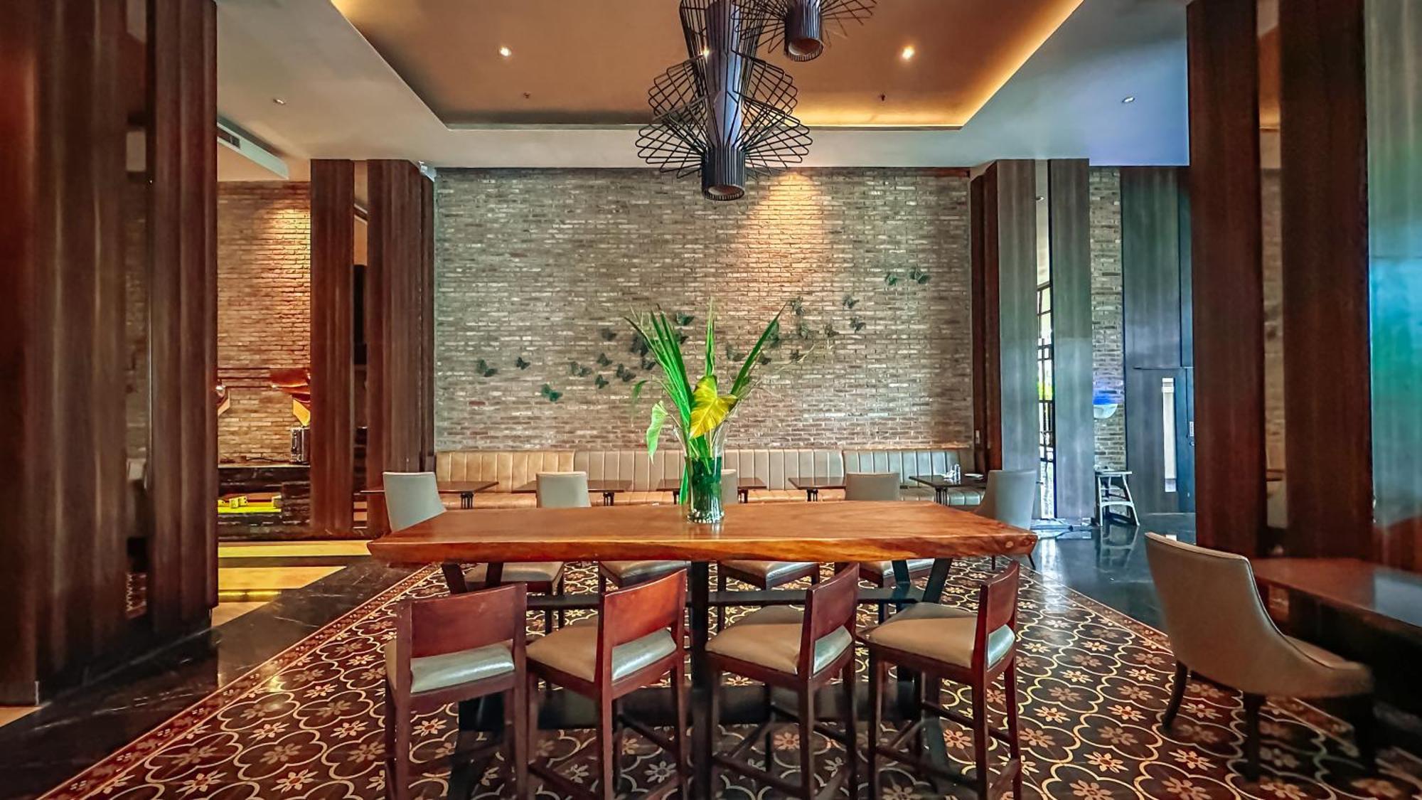 Swiss-Belinn Karawang Esterno foto