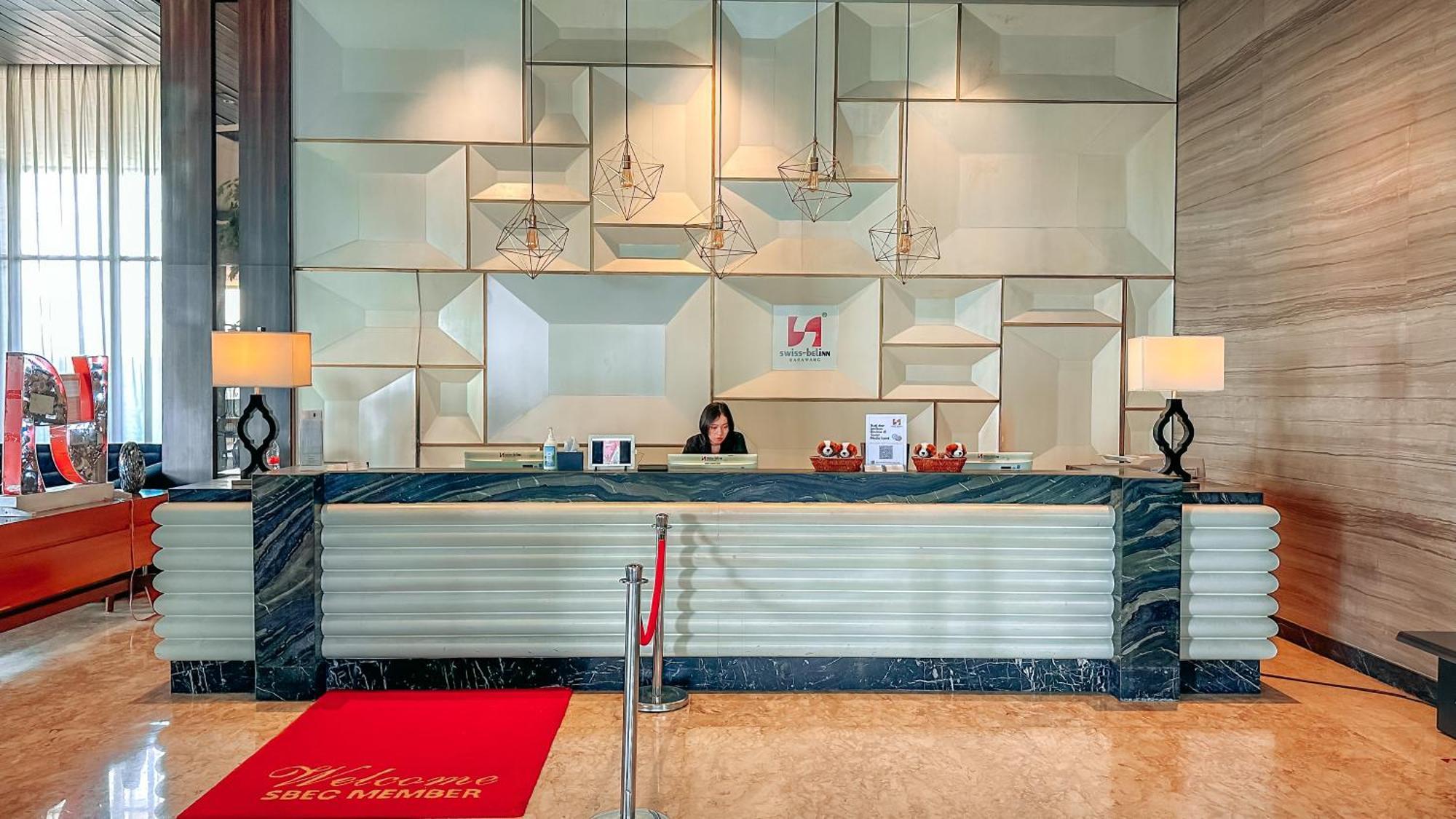 Swiss-Belinn Karawang Esterno foto