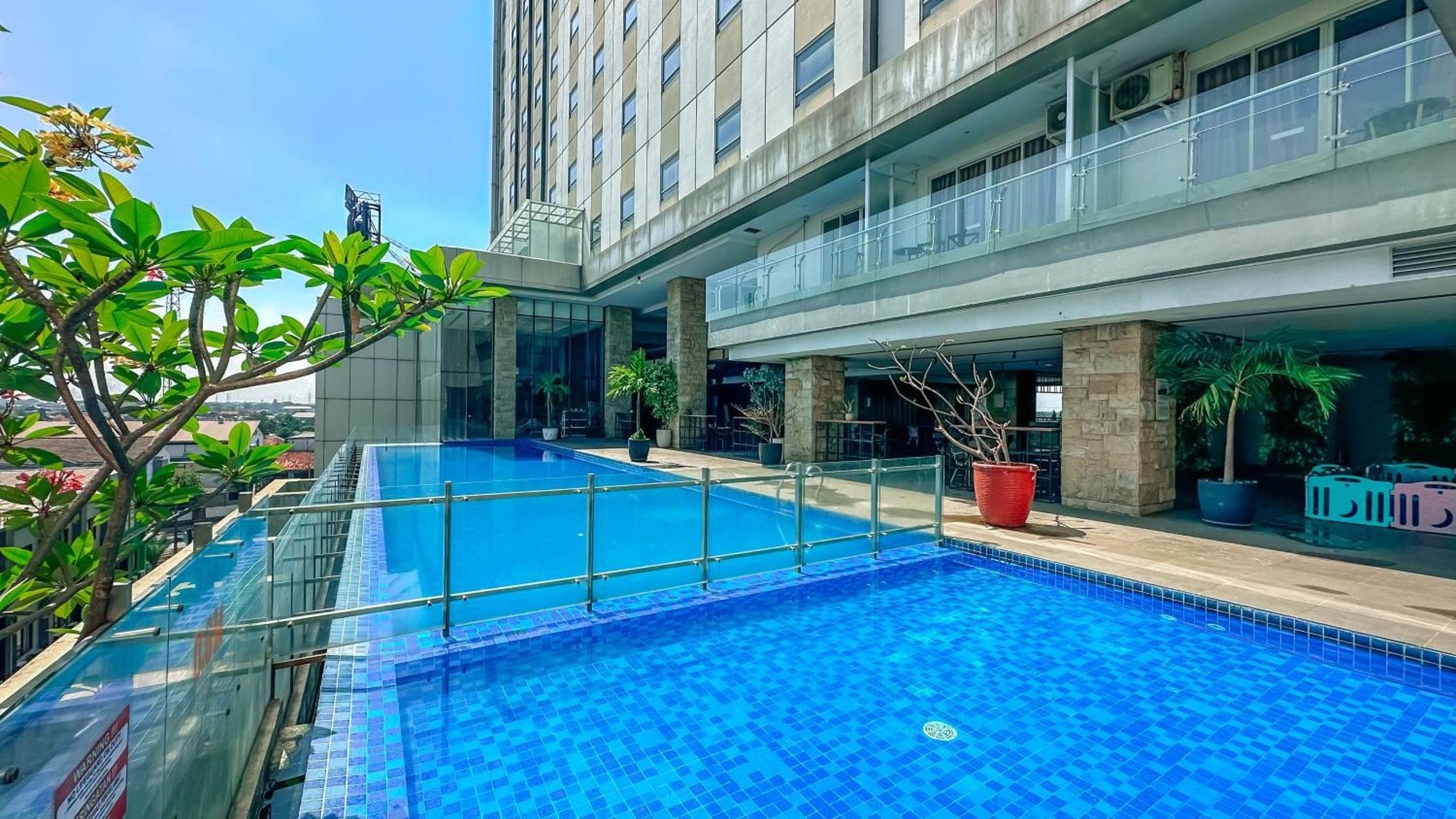 Swiss-Belinn Karawang Esterno foto