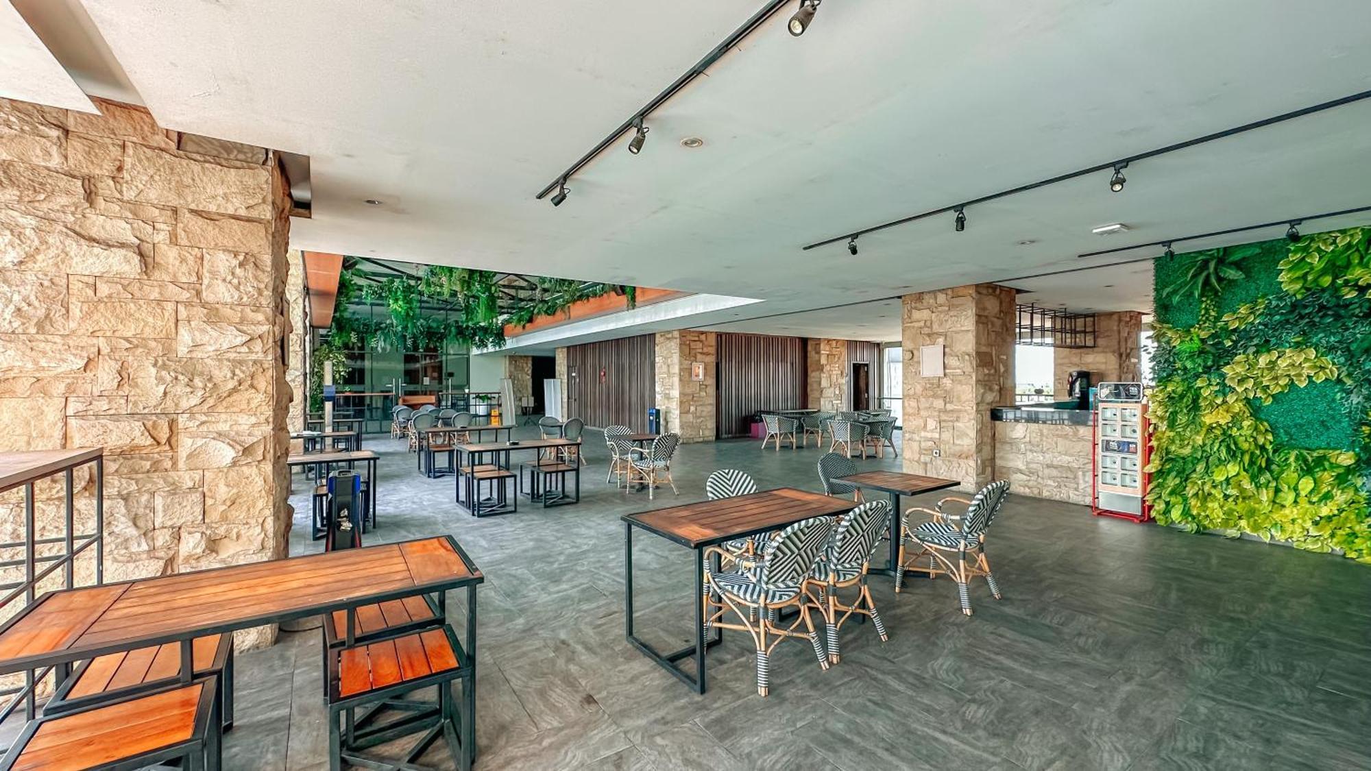 Swiss-Belinn Karawang Esterno foto