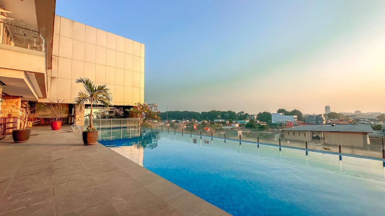 Swiss-Belinn Karawang Esterno foto