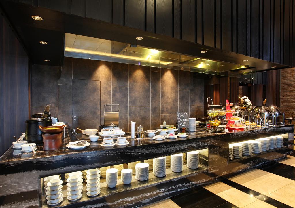 Swiss-Belinn Karawang Esterno foto