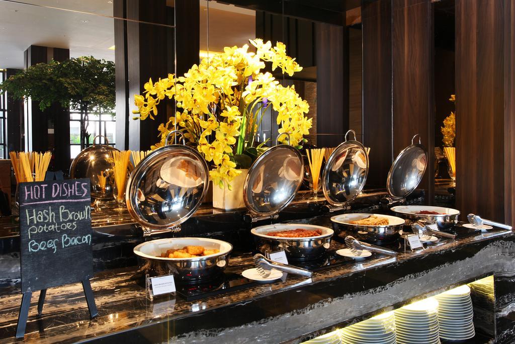 Swiss-Belinn Karawang Esterno foto