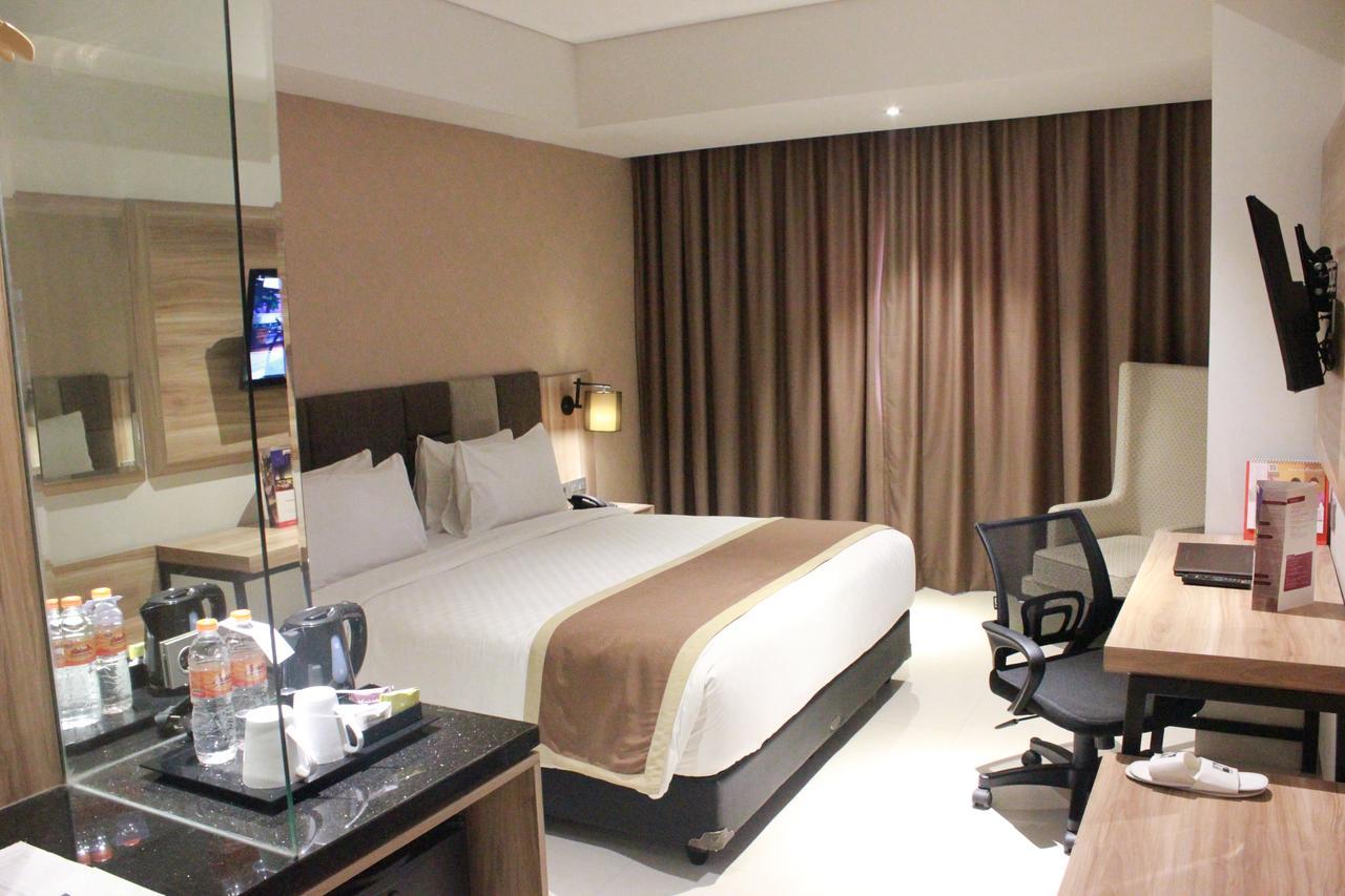 Swiss-Belinn Karawang Esterno foto