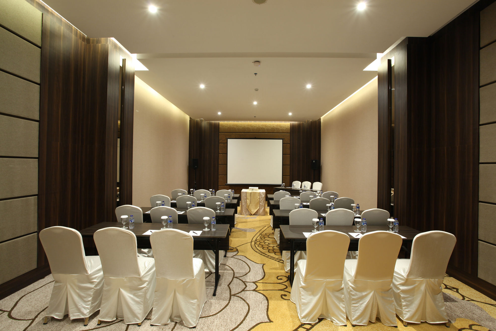 Swiss-Belinn Karawang Esterno foto